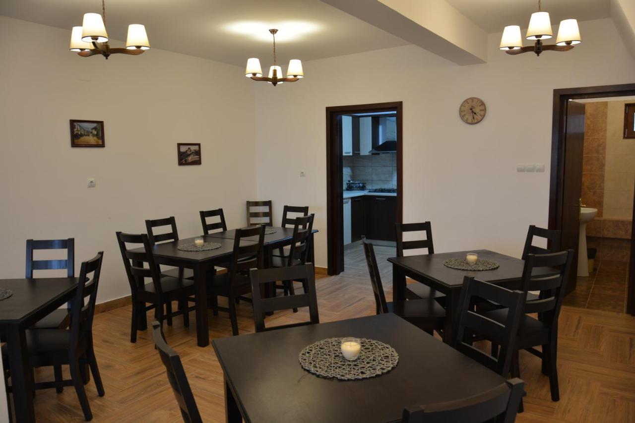Hotel Casa Leu à Curtea de Argeş Extérieur photo