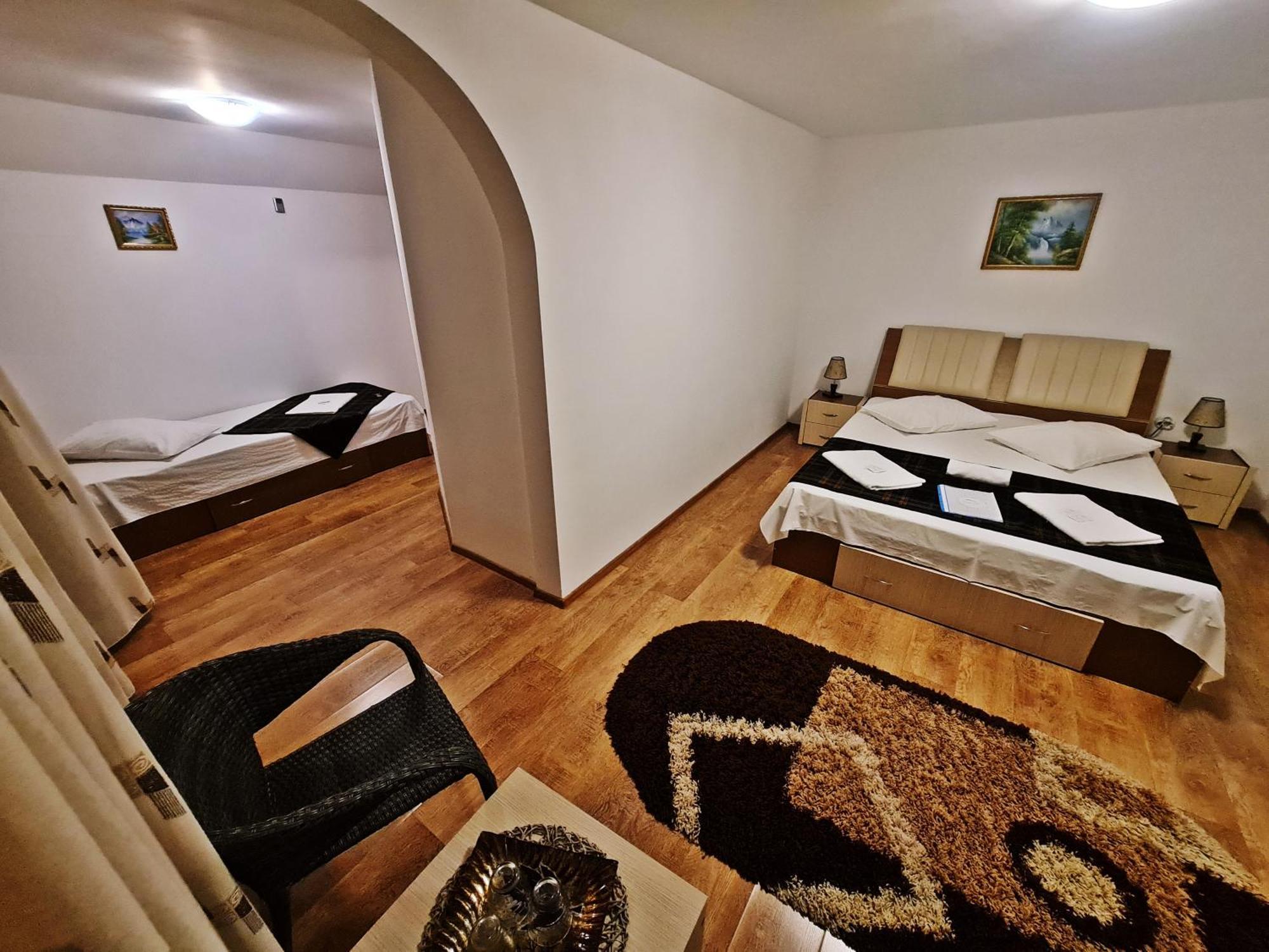 Hotel Casa Leu à Curtea de Argeş Extérieur photo