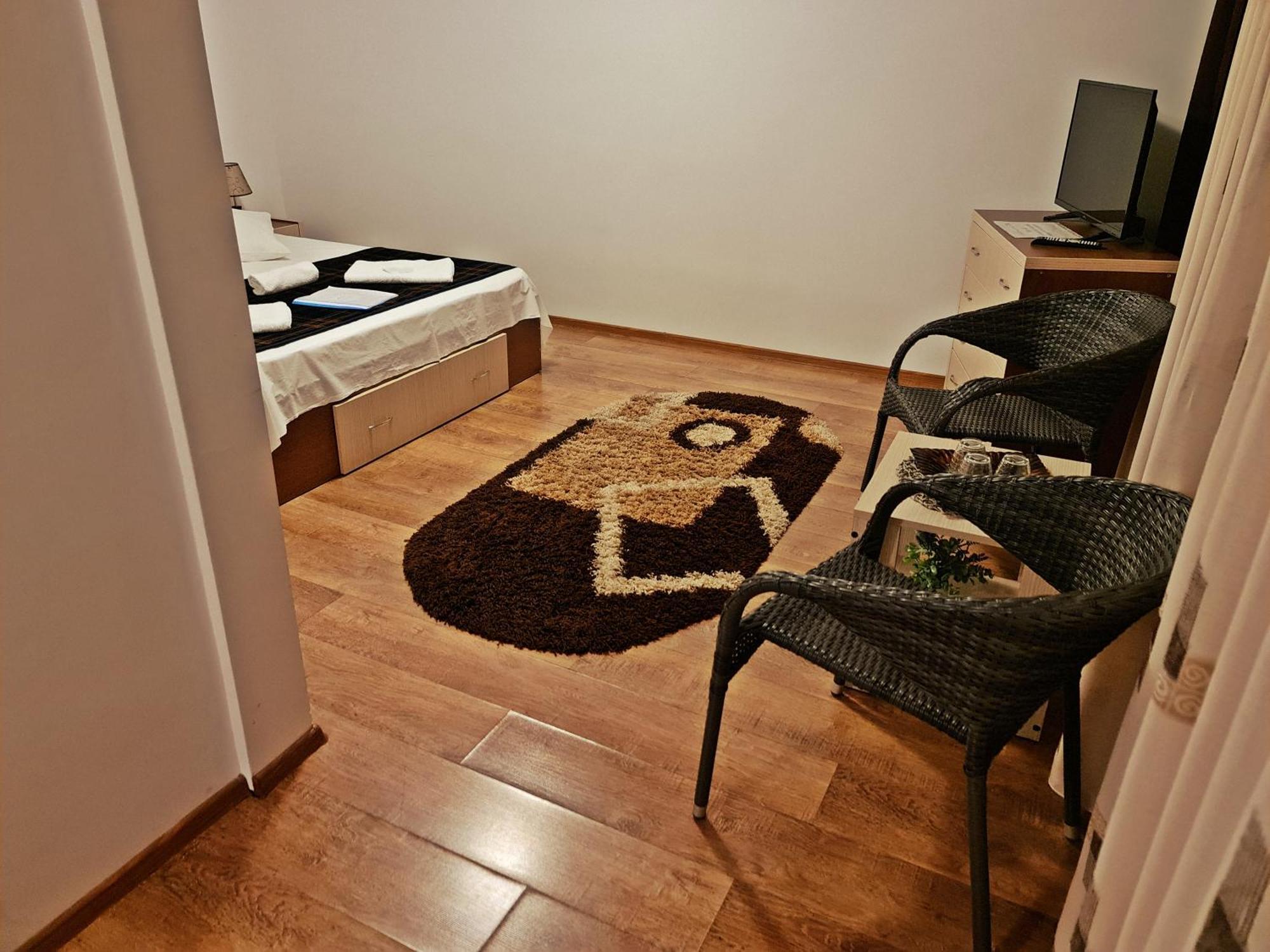 Hotel Casa Leu à Curtea de Argeş Extérieur photo