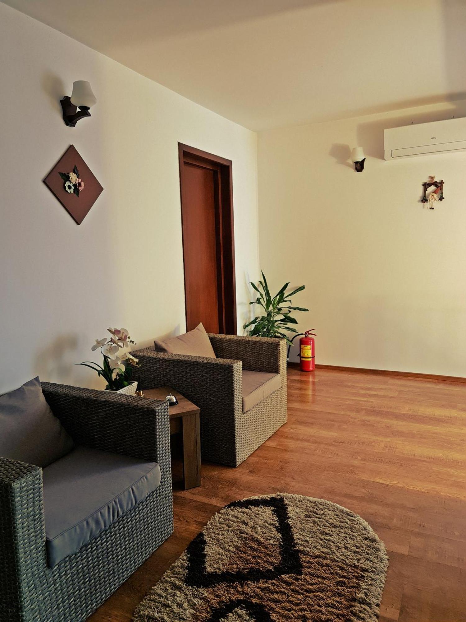 Hotel Casa Leu à Curtea de Argeş Extérieur photo